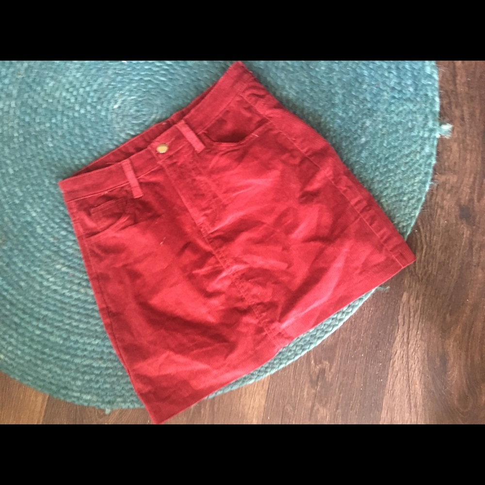 Burgundy pocketed corduroy skirt